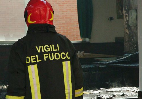 Auto in fiamme a Nocera Inferiore: “Sono stata salvata da due angeli”