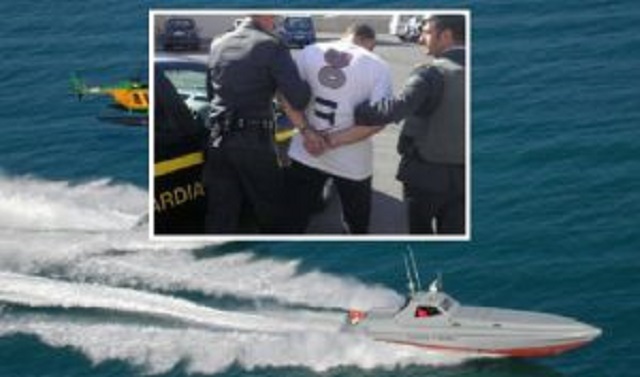 Scene da film in Costiera Amalfitana, ruba un catamarano e scappa: arrestato narcos