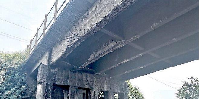 Tra Salerno e Pontecagnano, ponte pericolante percorso da tutti