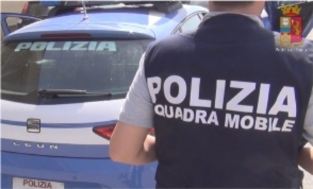 Tentata estorsione e colpi di pistola contro attività commerciale, arrestato