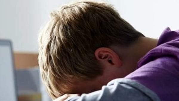 Nocera Inferiore, dodicenne prova a lanciarsi da un ponte: salvato