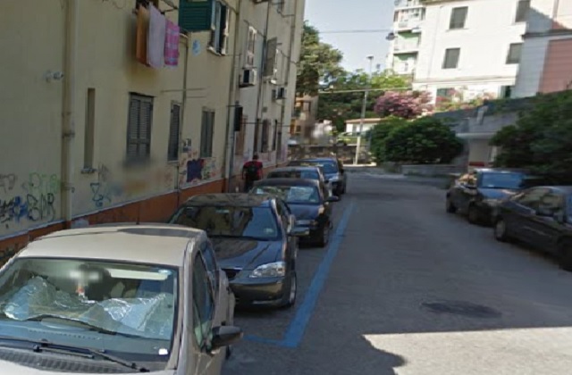Salerno, aggredito e derubato di 1600 euro