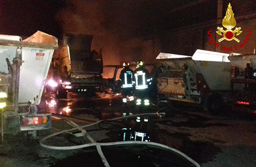 Castel San Giorgio: vasto incendio distrugge deposito