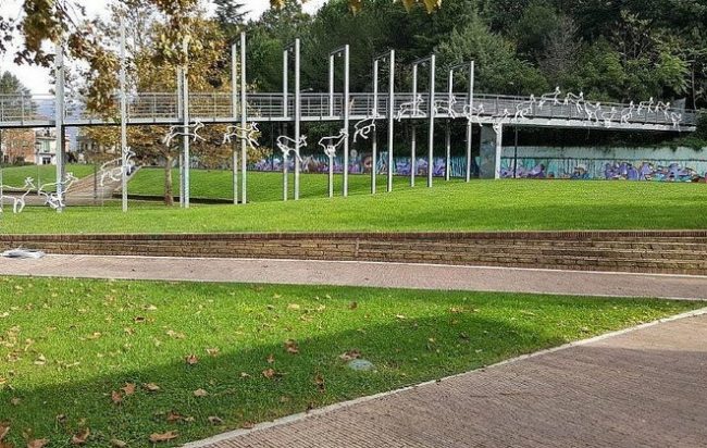 Baronissi, in giro nel parco con un coltello, preso 14enne