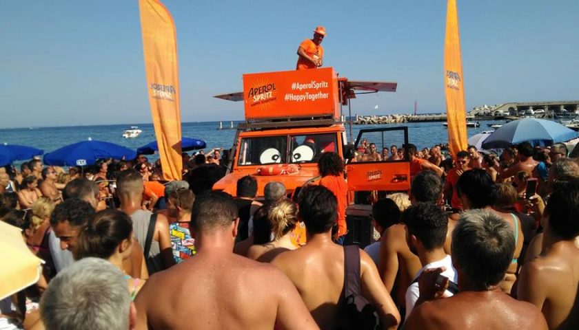 Il tour di Aperol Spritz colora di arancione la città di Salerno