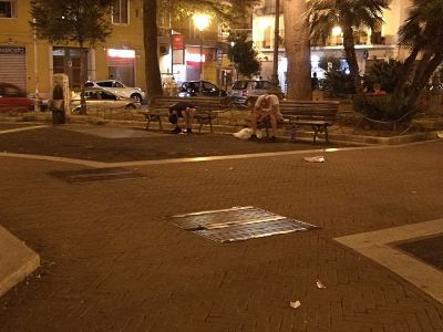 Salerno: bivacchi davanti al Tasso, fermati 5 ucraini