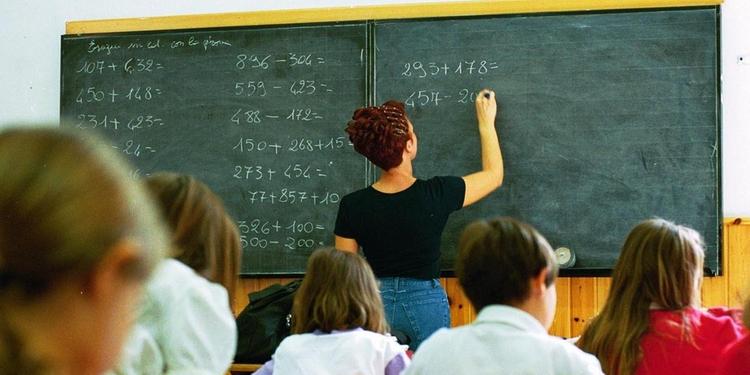 Scuola, le aule si spopolano: giù gli iscritti in provincia di Salerno