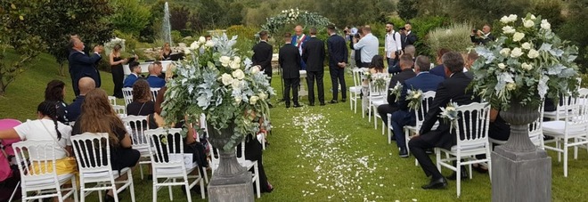 Covid con numeri in aumento, il governo pensa alla stretta su feste e party. Anche i matrimoni con tanti invitati nel mirino