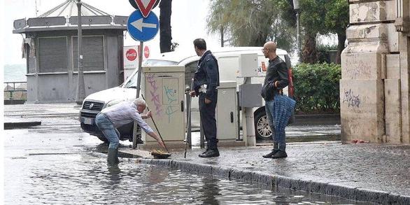 Salerno e le sue fragilità: la città era una piscina dopo le precipitazioni temporalesche