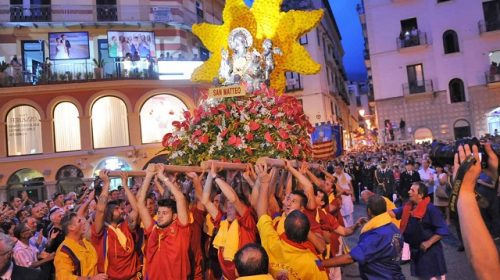 Salerno si ferma per San Matteo tra processione e fuochi pirotecnici