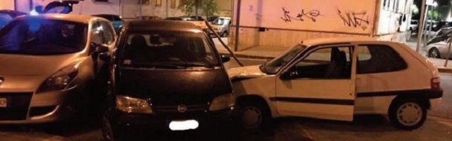 Salerno, ubriaco travolge le auto in via Martiri Ungheresi