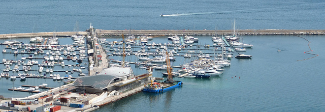 Marocchino ruba nello yacht dopo l’evasione