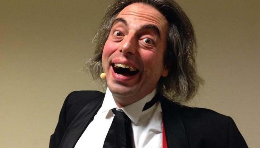 “Che Comico” al Ridotto: si parte con il “Magicomio” di Francesco Scimeni