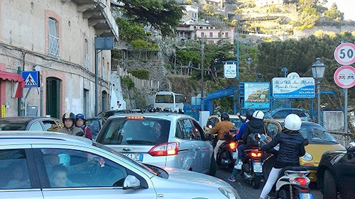 Traffico paralizzato, Salvatore Gagliano: i politici litigano mentre la Costiera Amalfitana scoppia
