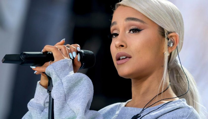 Il ritorno di Ariana Grande, la musica per uscire dal tunnel