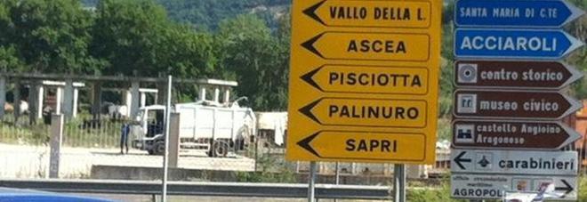 Cilento, prima frana d’autunno: piovono massi sulla provinciale