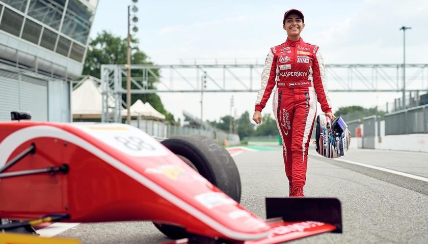 Amna, prima donna pilota araba: “Sogno la Formula 1”