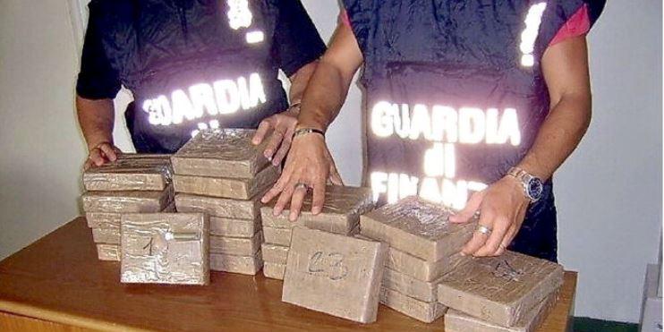 Blitz antidroga, cocaina da Scafati in Sardegna: 4 arresti