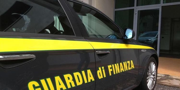 Dirigente scolastico dirottava finanziamenti statali alla sua associazione sportiva