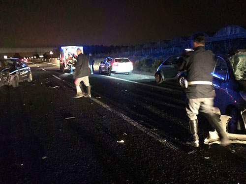 Si schianta con l’auto sul raccordo Salerno – Avellino, ferito 22enne