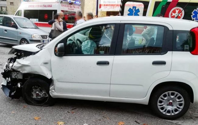 Tragico incidente in via Schiavone a Salerno, morta una donna