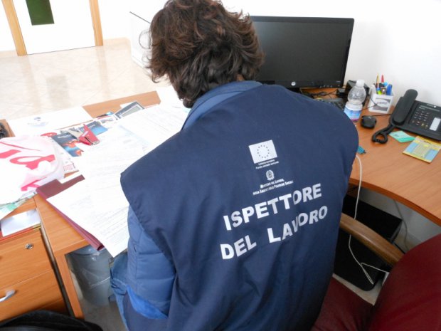 Ispettori del lavoro individuano 10 lavoratori irregolari in costiera amalfitana: scattano sanzioni e sospensione di attività