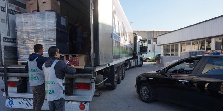 Sigarette di contrabbando nel tir della catena di supermercato: 2 arresti a Castel San Giorgio