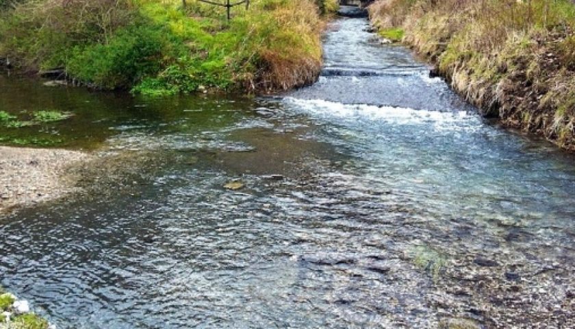 Inquinamento fiume Sarno, flash mob stamane di 5 minuti sotto la sede della Regione