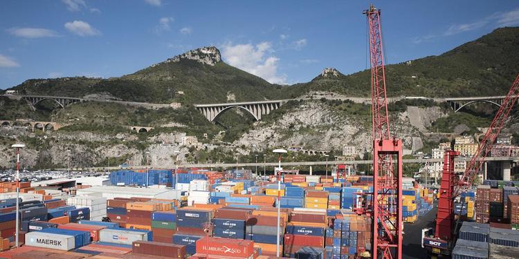 Porto di Salerno, ok al dragaggio. Ma tra un anno