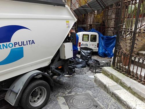 Salerno, parte la pulizia pomeridiana delle strade: ecco gli orari