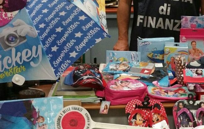 Blitz della Finanza, sequestrati giocattoli pericolosi per i bambini