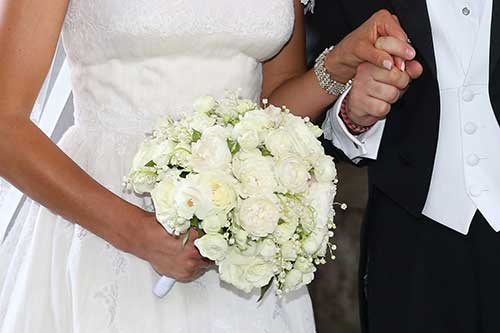 Matrimoni in Campania dal 15 giugno ma mancano le linee guida. In Puglia tutti con mascherina