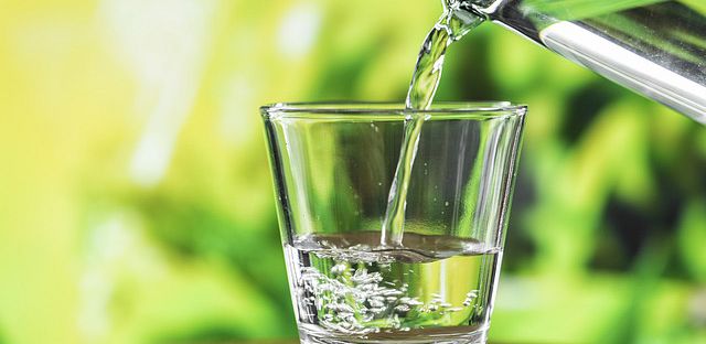 Terapia Idropinica: un buon bicchiere d’acqua migliora la salute