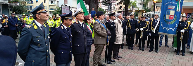 Festa del 4 novembre, è lite per la canzone napoletana