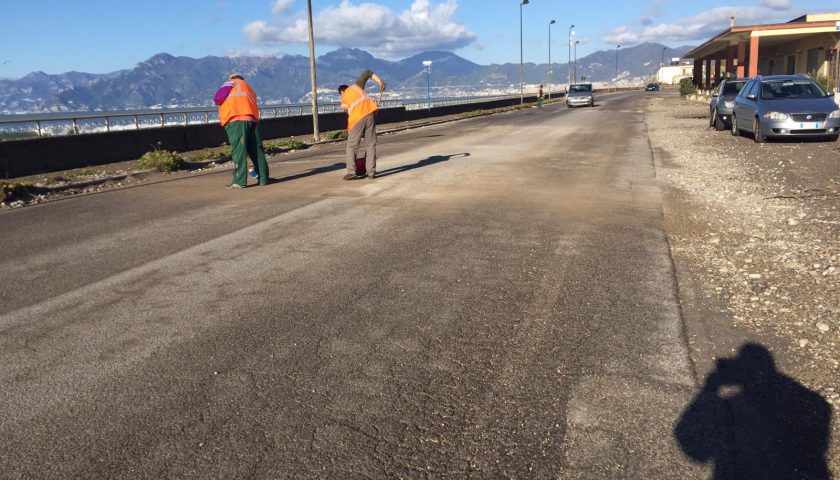 Litoranea: operai al lavoro dopo i danni della mareggiata