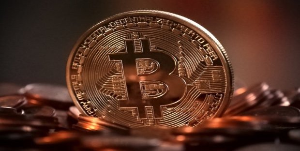 Bitcoin è una truffa? La tecnologia più inutile della storia secondo Roubini