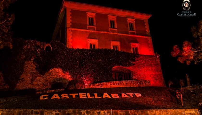 Il maniero di Castellabate s’illumina di rosso per la giornata mondiale contro la pena di morte