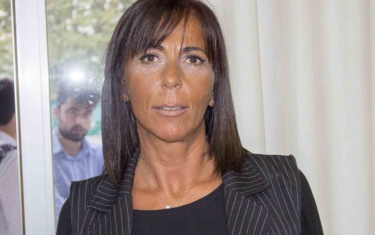 Campania, Vietri (FdI): “Da De Luca gioco dei ‘tre cartelloni'” 