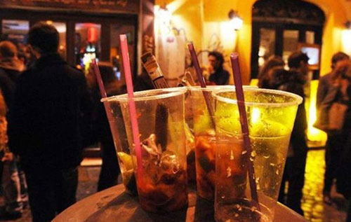 Movida: bar chiusi all’una, vendita di alcol consentita fino alle 22