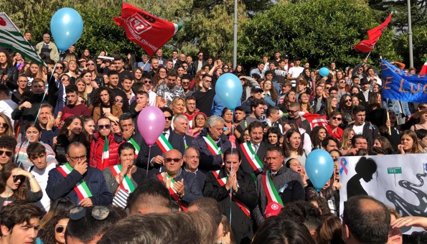 In cinquemila in piazza per gridare no alla chiusura dei punti nascita a Sapri e Polla