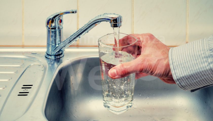 Acqua contaminata, analisi note da 15 giorni: è bufera a Campagna