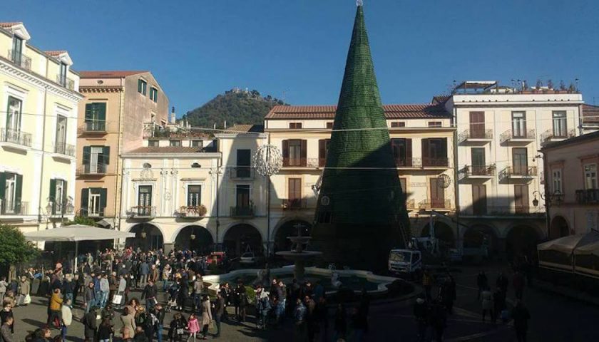 Cava de’ Tirreni: sabato si accende il grande albero