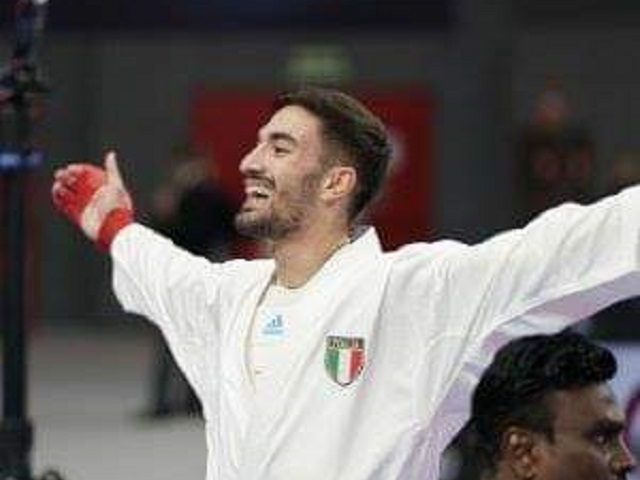 Karate: Targa di benemerenza per il campione del mondo Angelo Crescenzo di Sarno