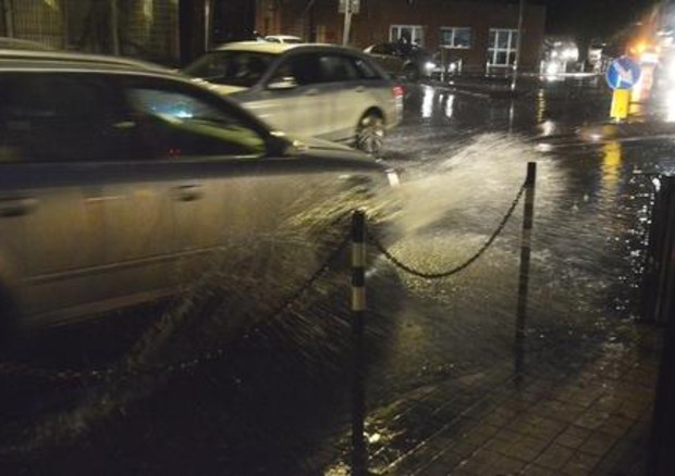 Strada bagnata, spazio arresto auto a 100 km/h è +12 metri