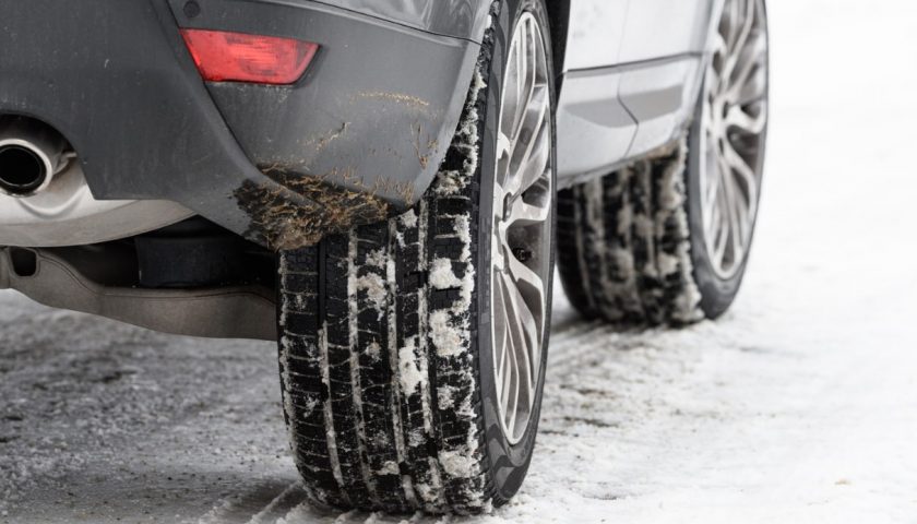 Guida in inverno: da oggi gli pneumatici invernali sono obbligatori