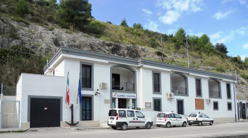 Centola, cade e finisce incastrato tra gli scogli a Palinuro: podista trasferito in ospedale
