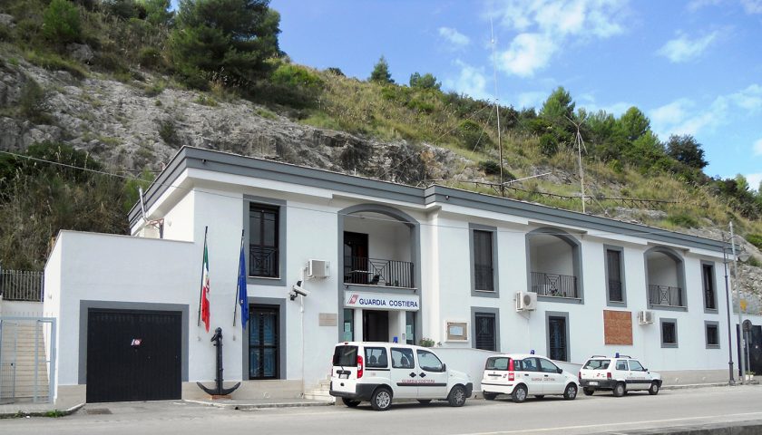 Centola, cade e finisce incastrato tra gli scogli a Palinuro: podista trasferito in ospedale