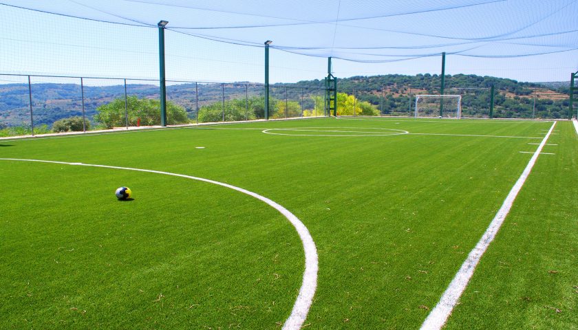 Follia sul campo di calcio a 5, l’arbitro colpito con una sedia