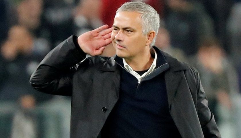 Mourinho e il gesto ai tifosi: “A freddo non lo rifarei. Ma dopo 90′ di insulti…”