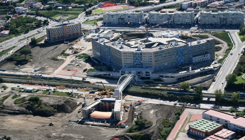 Appalti truccati all’Ospedale del Mare di Napoli, sei arresti. De Luca: “Pieno sostegno all’azione della Magistratura e della Guardia di Finanza”